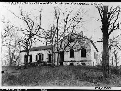 A late-19th-century photograph of John Mason&#39;s mansion on Analostan Island, now called Theodore Roosevelt Island